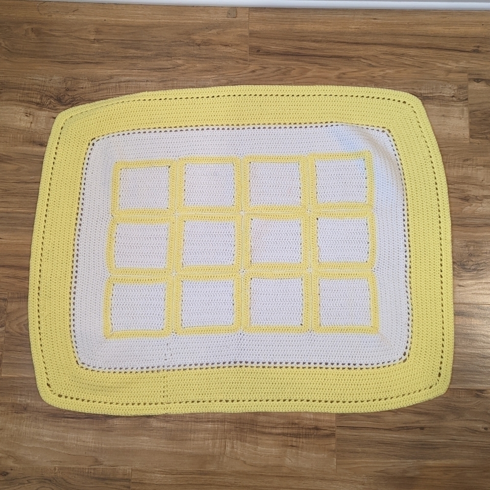 HANDMADE hand knit crochet blanket 42”x30”
